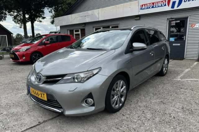 Toyota Auris (2013) thumbnail 1
