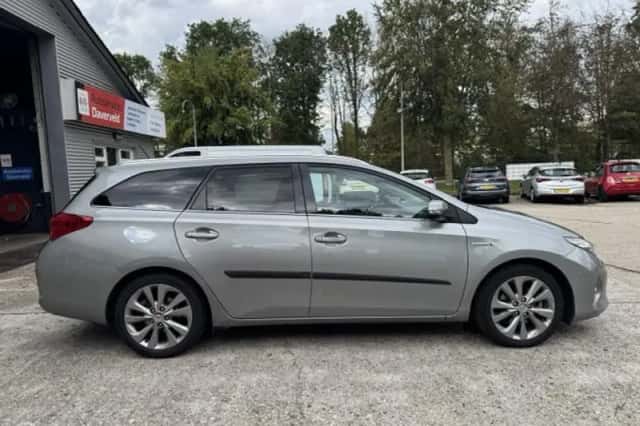 Toyota Auris (2013) thumbnail 4