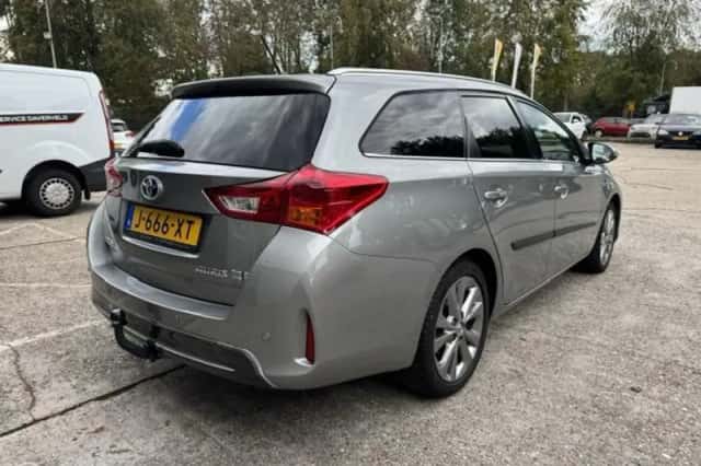 Toyota Auris (2013) thumbnail 6