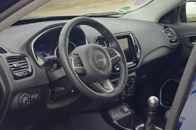 Jeep Compass (2018) thumbnail 2