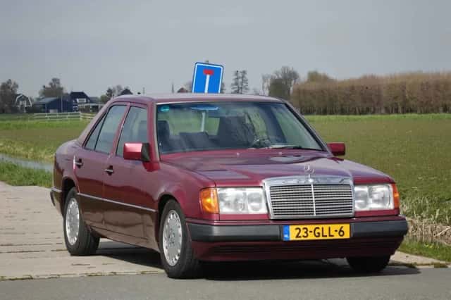 Mercedes-Benz E-Klasse (1990) thumbnail 4