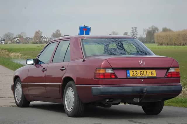 Mercedes-Benz E-Klasse (1990) thumbnail 5