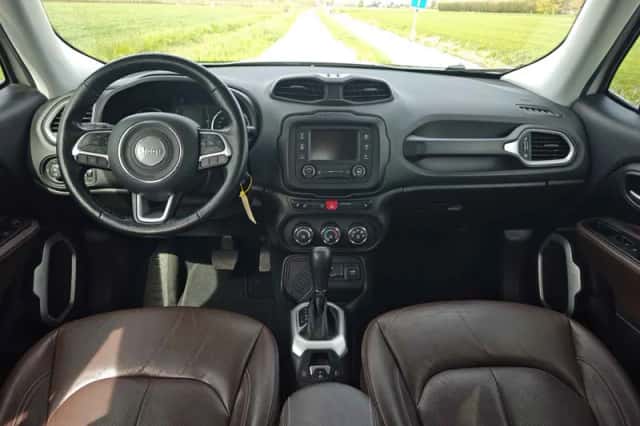 Jeep Renegade (2016) thumbnail 3