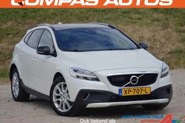 Volvo V40 Cross Country (2019) thumbnail 1