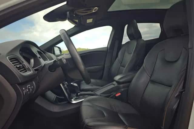 Volvo V40 Cross Country (2019) thumbnail 3