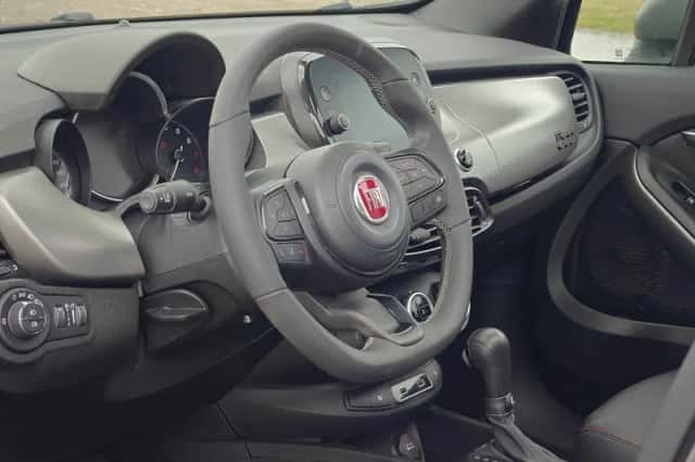 Fiat 500X (2021) thumbnail 2