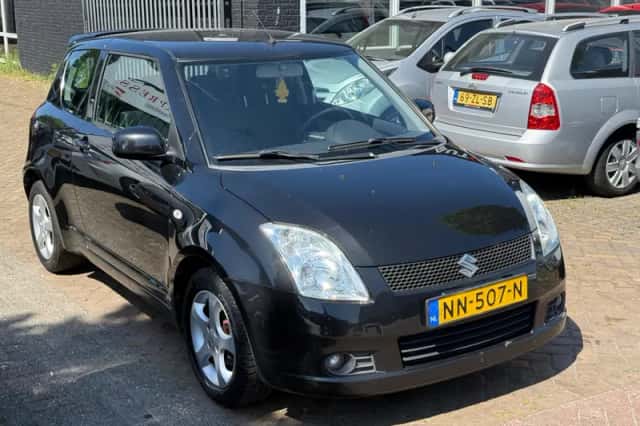 Suzuki Swift (2010) thumbnail 5