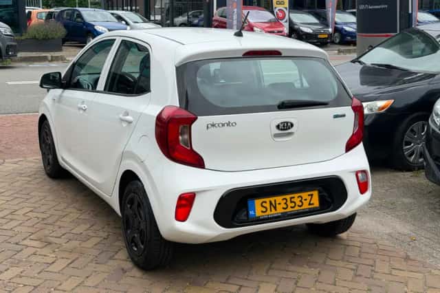 Kia Picanto (2018) thumbnail 3