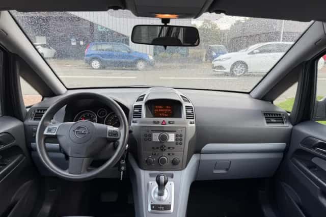 Opel Zafira (2006) thumbnail 2