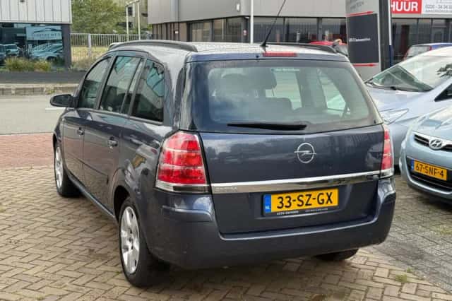 Opel Zafira (2006) thumbnail 4