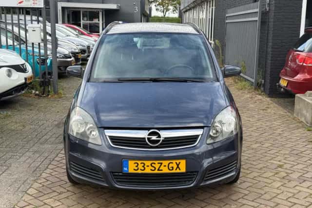 Opel Zafira (2006) thumbnail 5