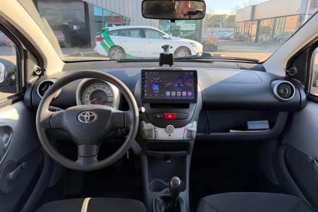 Toyota Aygo (2008) thumbnail 2