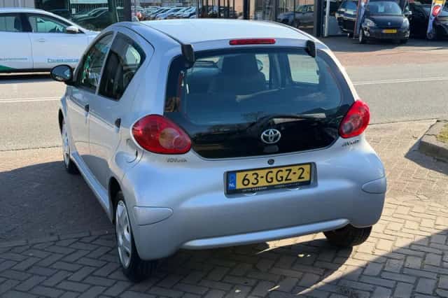 Toyota Aygo (2008) thumbnail 3