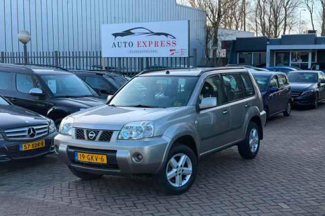 Nissan X-Trail (2005) thumbnail 1