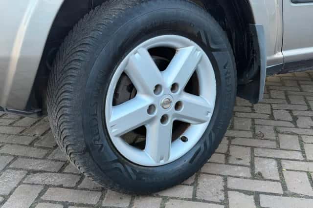 Nissan X-Trail (2005) thumbnail 4