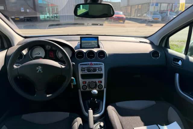 Peugeot 308 (2013) thumbnail 2
