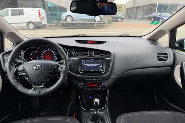 Kia Ceed (2013) thumbnail 2