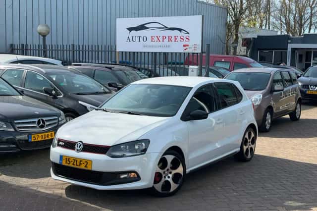 Volkswagen Polo (2013) thumbnail 1