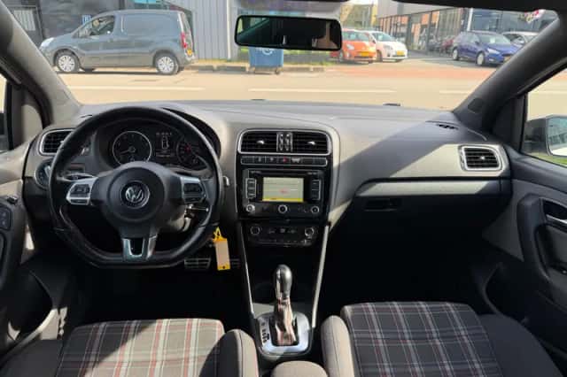 Volkswagen Polo (2013) thumbnail 2