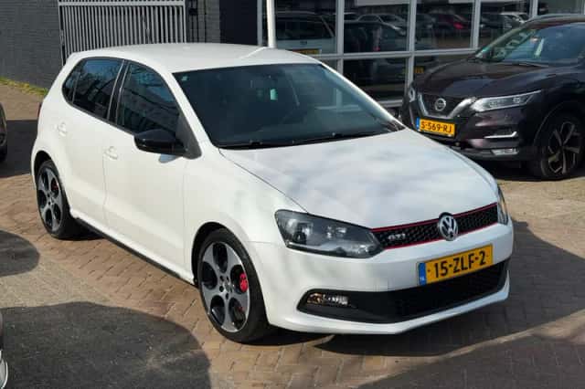 Volkswagen Polo (2013) thumbnail 6