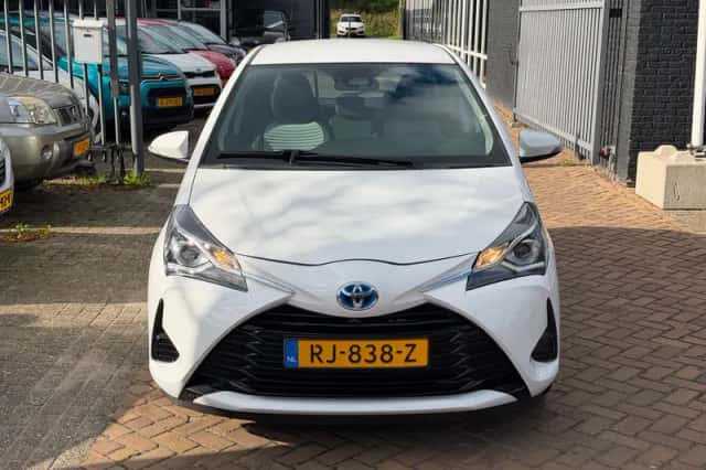 Toyota Yaris (2018) thumbnail 5