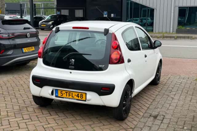 Peugeot 107 (2014) thumbnail 5