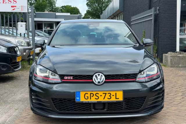 Volkswagen Golf (2015) thumbnail 5