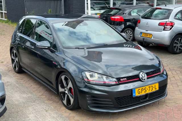 Volkswagen Golf (2015) thumbnail 6