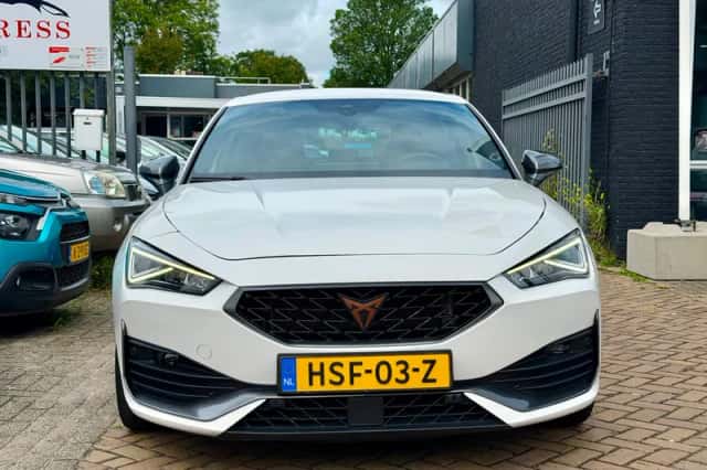 CUPRA Leon (2023) thumbnail 5