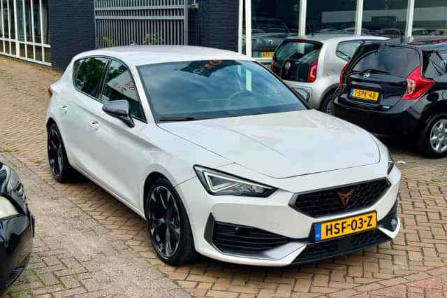 CUPRA Leon (2023) thumbnail 6