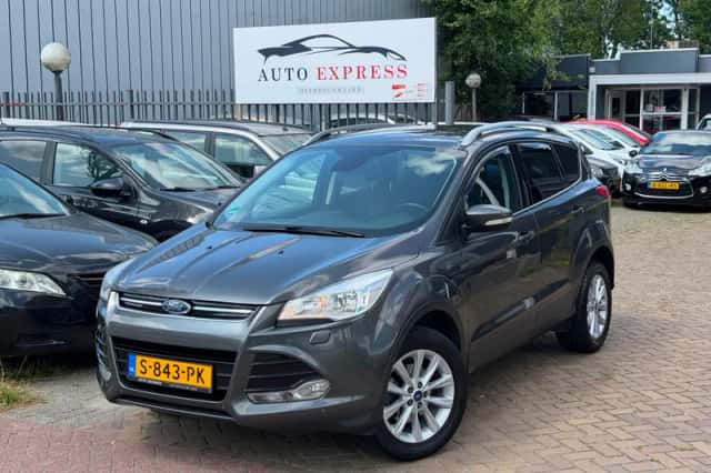 Ford Kuga (2016) thumbnail 1