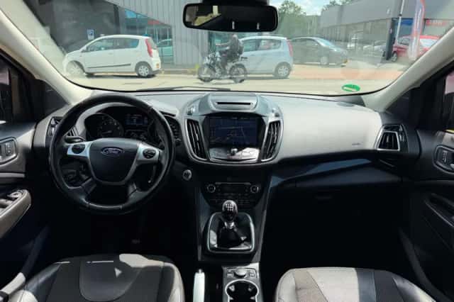 Ford Kuga (2016) thumbnail 2
