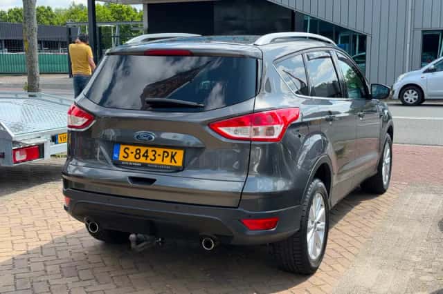 Ford Kuga (2016) thumbnail 3