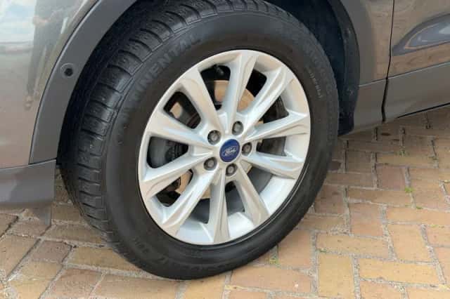 Ford Kuga (2016) thumbnail 4