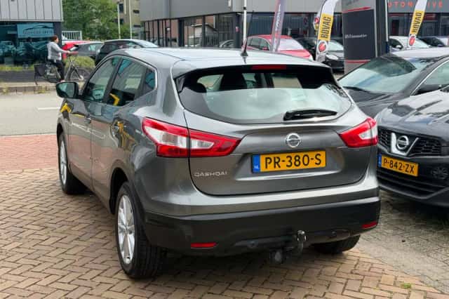 Nissan Qashqai (2017) thumbnail 4