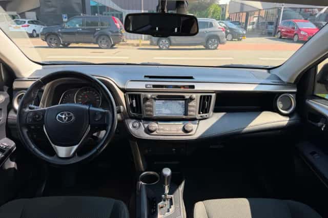 Toyota RAV4 (2014) thumbnail 2