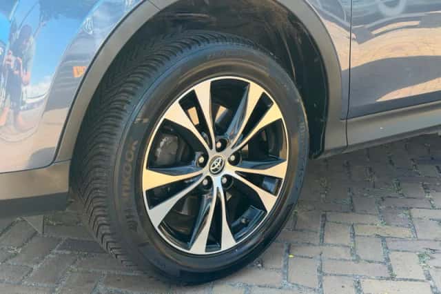Toyota RAV4 (2014) thumbnail 4