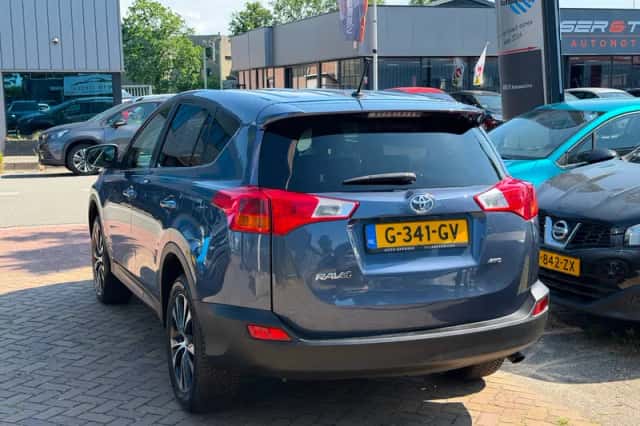 Toyota RAV4 (2014) thumbnail 5