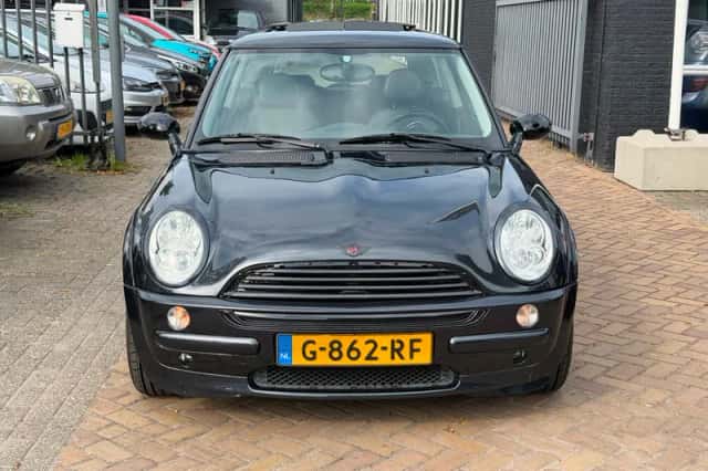 MINI Cooper (2005) thumbnail 4