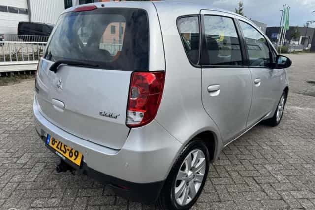 Mitsubishi Colt (2011) thumbnail 5