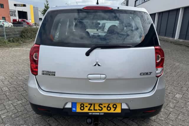 Mitsubishi Colt (2011) thumbnail 6