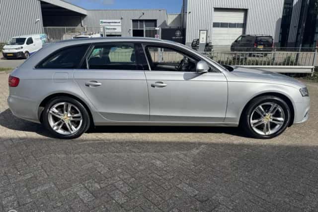 Audi A4 (2009) thumbnail 4