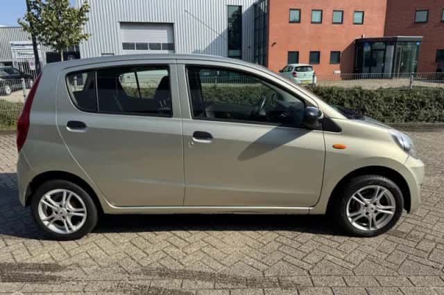 Daihatsu Cuore (2012) thumbnail 4