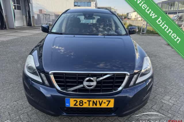 Volvo XC60 (2012) thumbnail 2