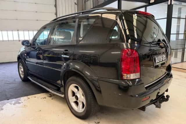 SsangYong Rexton (2005) thumbnail 3