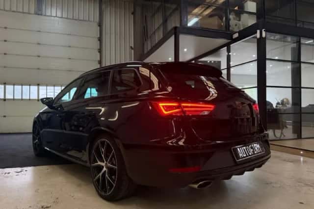 SEAT Leon (2019) thumbnail 3