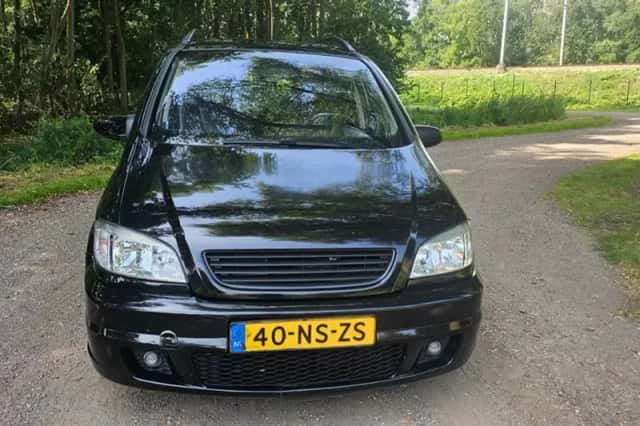 Opel Zafira (2004) thumbnail 2