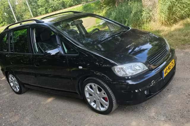Opel Zafira (2004) thumbnail 3