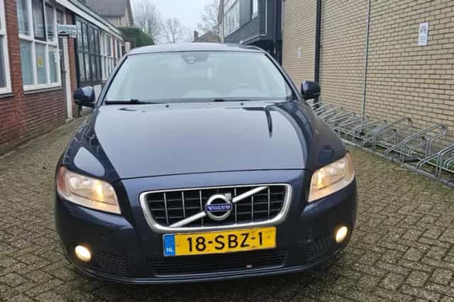 Volvo V70 (2011) thumbnail 2