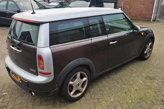 MINI Clubman (2009) thumbnail 3